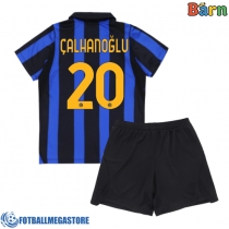 Fotballdrakt Barn Inter Milan Hakan Calhanoglu #20 Hjemmedraktsett 2026-27 Kortermet (+ Korte bukser)